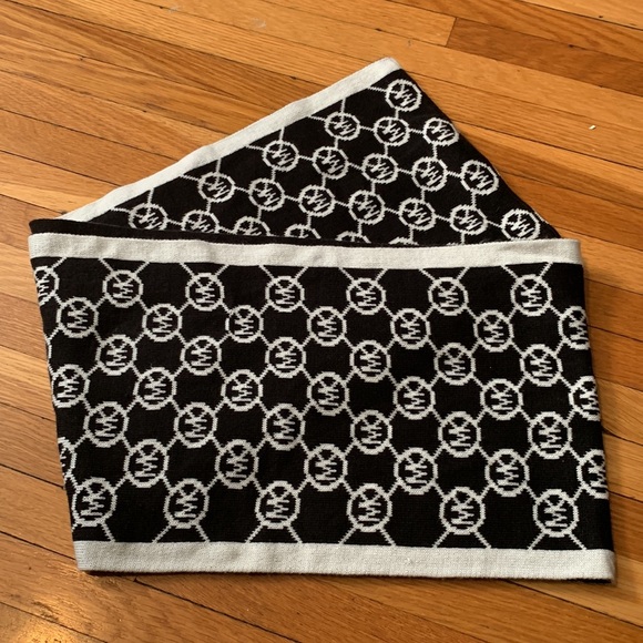 Michael Michael Kors Infinity Scarf Black and White - Picture 2 of 5